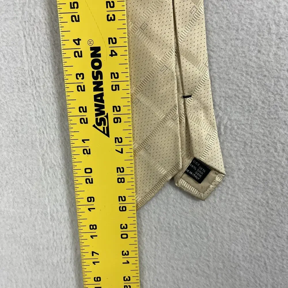 Vintage Gucci Necktie Champagne Colored Silk Geometric Classic Fit Italy